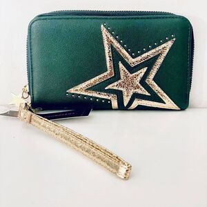 NWT No Boundaries Hunter Green w/ Gold Star Zip All Around Wristlet Wallet